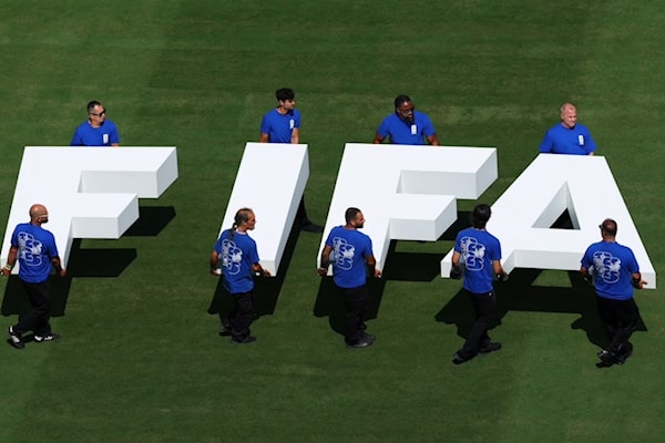 يعتبر الاتحاد الدولي لكرة القدم أنّ ما قامَ به من تعديلٍ في فترة التوقف الدولية يصب في مصلحة اللعبة