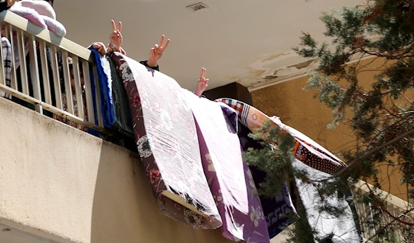 أطفال يلهون في أحد مراكز النزوح أثناء تصاعد العدوان الاسرائيلي على لبنان (مروان بو حيدر)