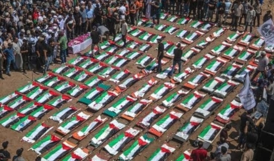 غزة تحتضن جنازة جماعية لنحو 100 شهيد فلسطيني انتشلت جثامينهم من بين الأنقاض  (أ ف ب)