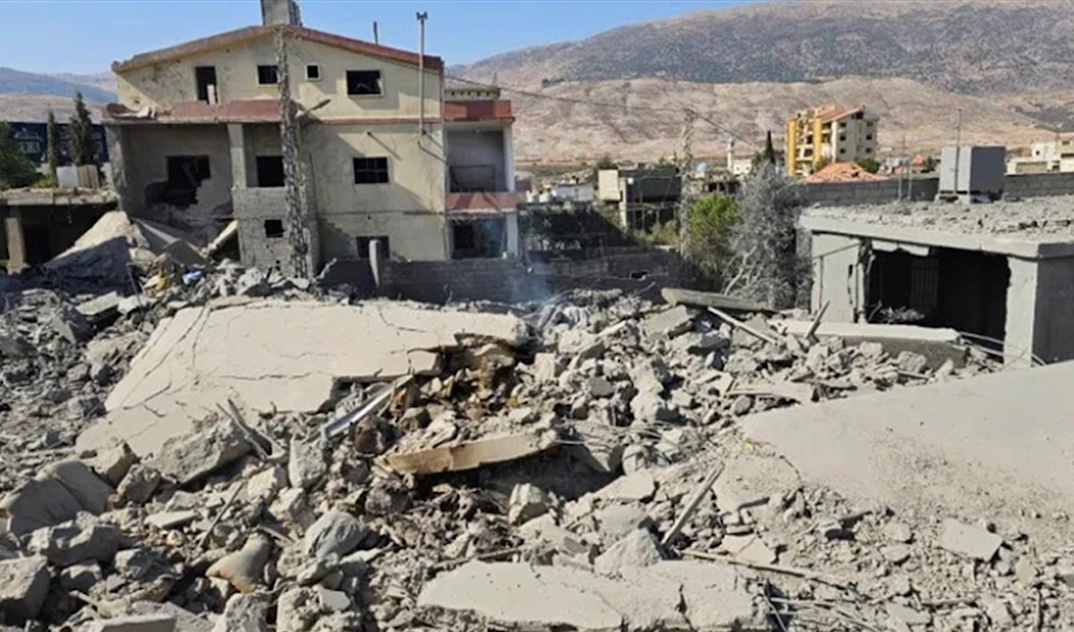 أغار الطيران الحربي المعادي على مستشفى صلاح غندور في بلدة النبطية الفوقا مما أدى إلى تدميره. (من الويب)