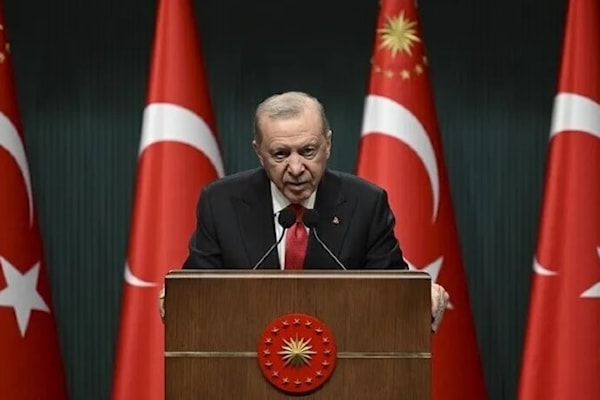 إردوغان متحدثاً بعد اجتماع الحكومة (الأناضول)