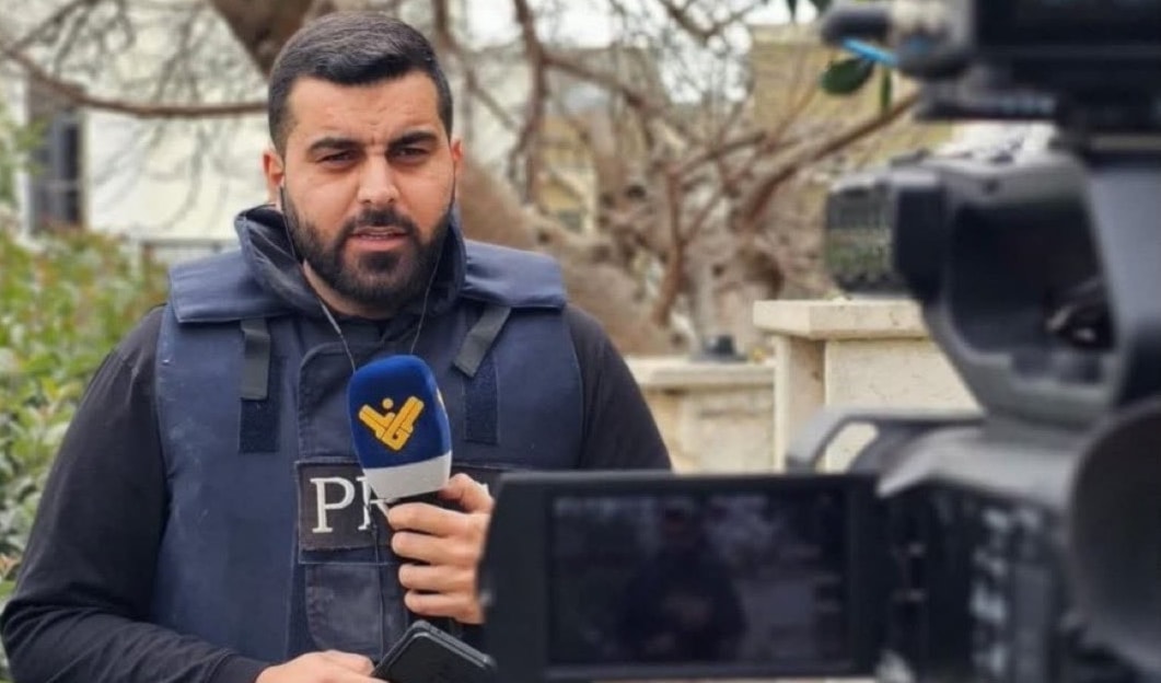 أصيب مراسل قناة «المنار» علي شبيب وزميله المصور محمد برجاوي خلال وجودهما في النبطية